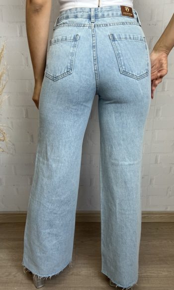 Vários Modelos de Calça Jeans Pantalona Feminina com Preços direto de Fábrica! Confira nossas Promoções. Enviamos para todo Brasil.
