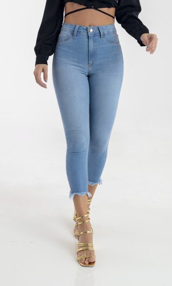Compre Online Moda Jeans Feminina e Masculina com Preços direto de Fábrica!